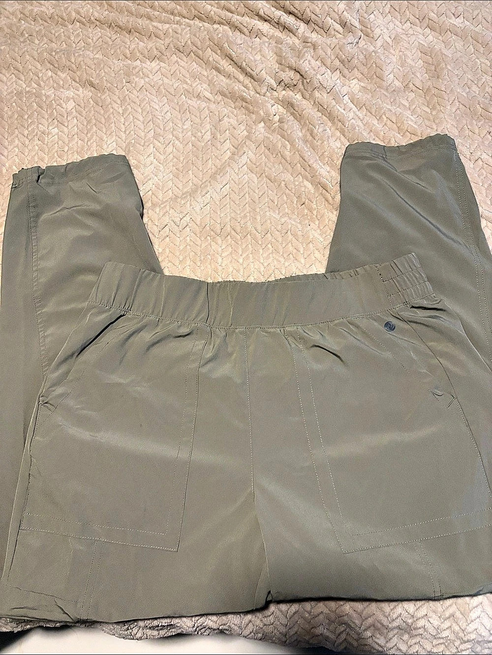 apana Women's joggers in Green